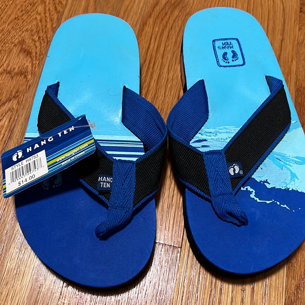 Hangten boys flip flops NWT measures 24 cm